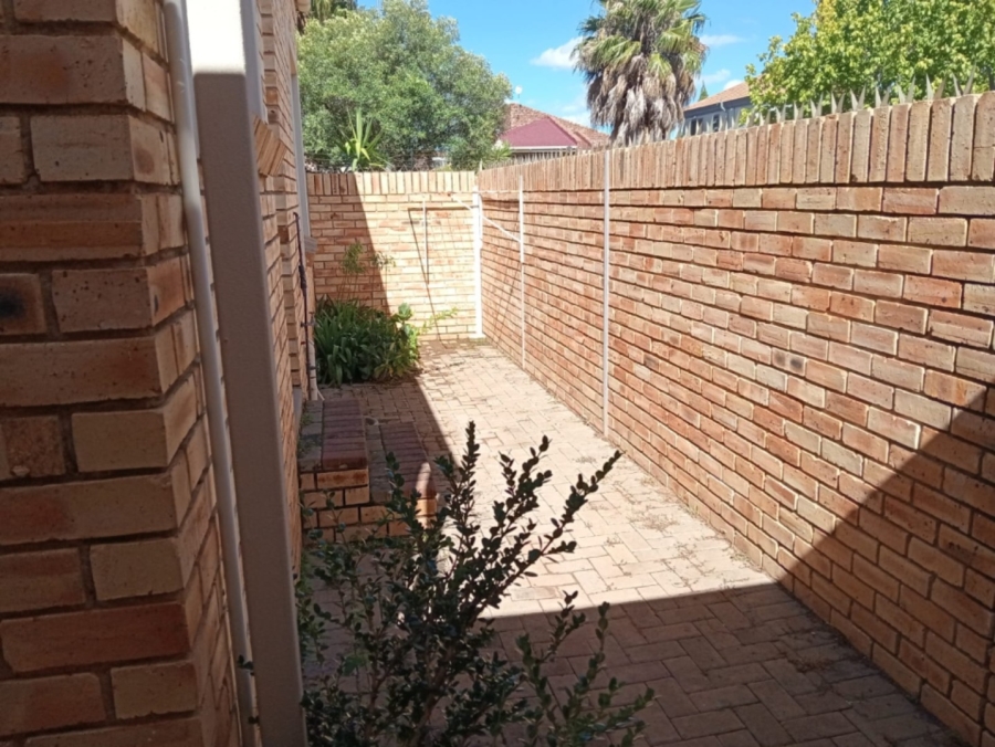2 Bedroom Property for Sale in Langenhovenpark Free State